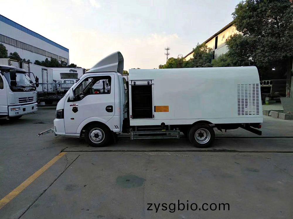 國六1.5立(li)方 藍牌東風途逸 路麵清洗(xi)車