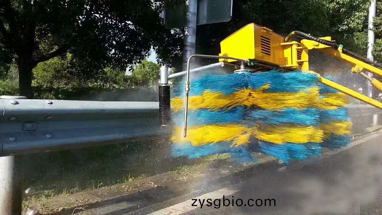 9方高(gao)速護欄清洗車