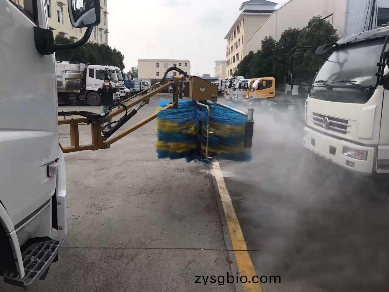 9方高速護欄(lan)清洗車