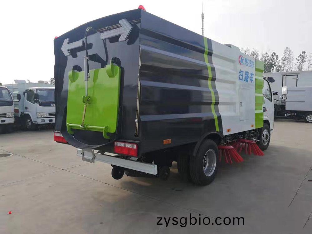 國六(liu)4方塵箱 1.5方水(shui)箱 東風掃路(lu)車