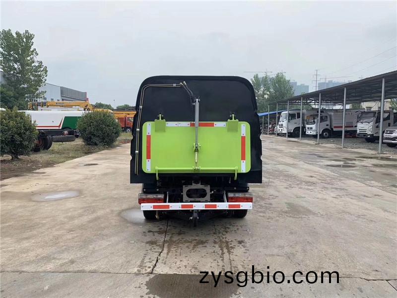 國六(liu)2.5方塵箱 0.5方水箱 藍牌東風掃路(lu)車