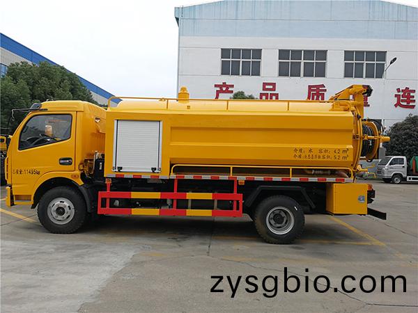 東風多利卡8.5方清洗吸(xi)汚車(che)